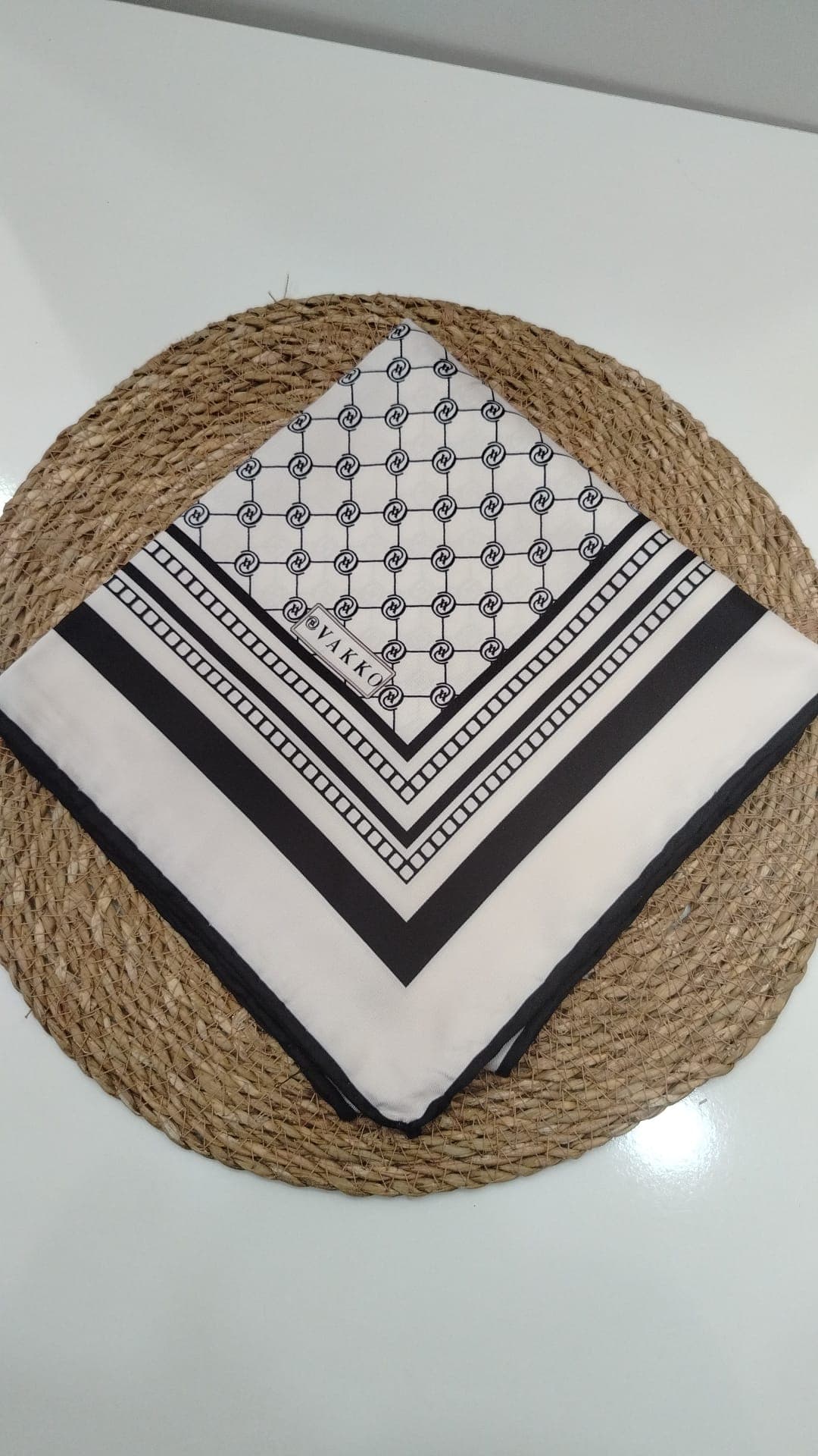 A kalite vakko tvil ipek eşarp