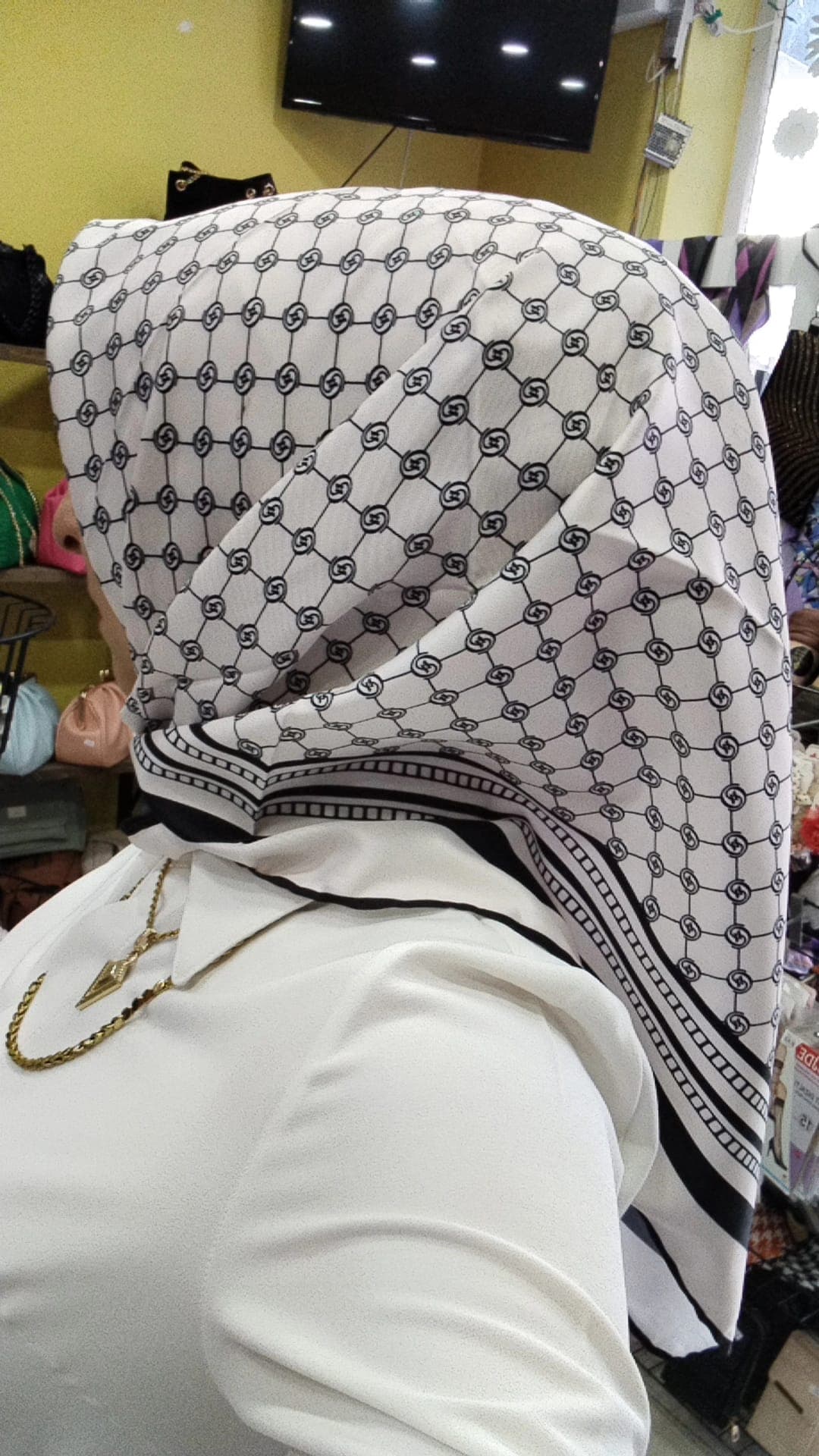 A kalite vakko tvil ipek eşarp